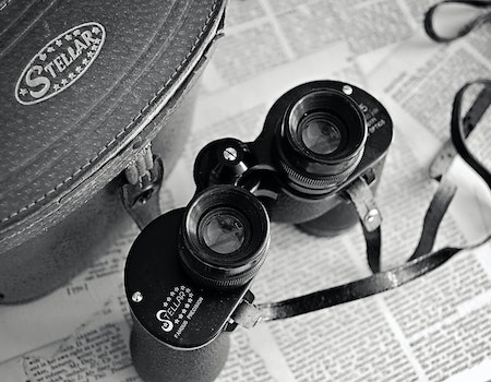 How to Adjust Binoculars With Dual Eye Adjustment
