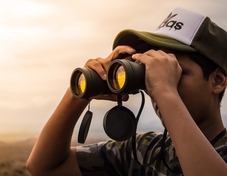 How to Buy Binoculars That Fit Your Face